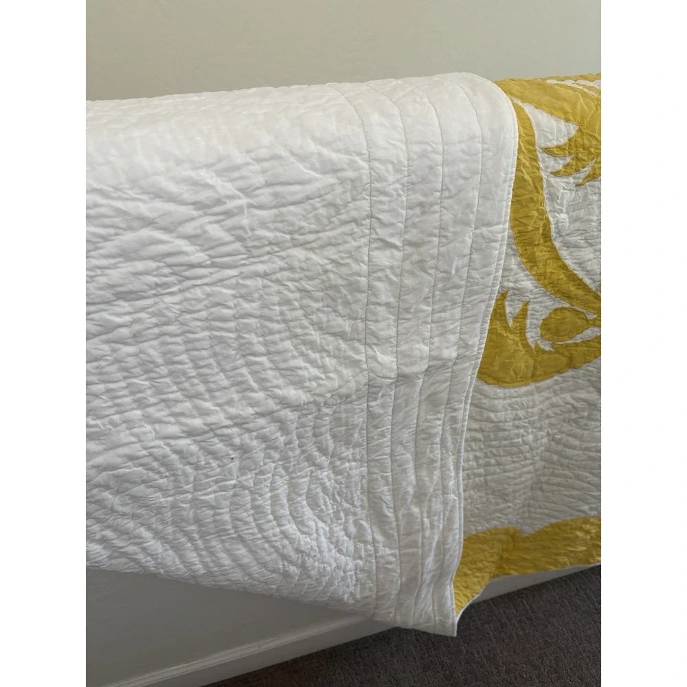 Lilly Pulitzer 1990s Pineapple Queen Quilt yellow white Hawaiian LOOK